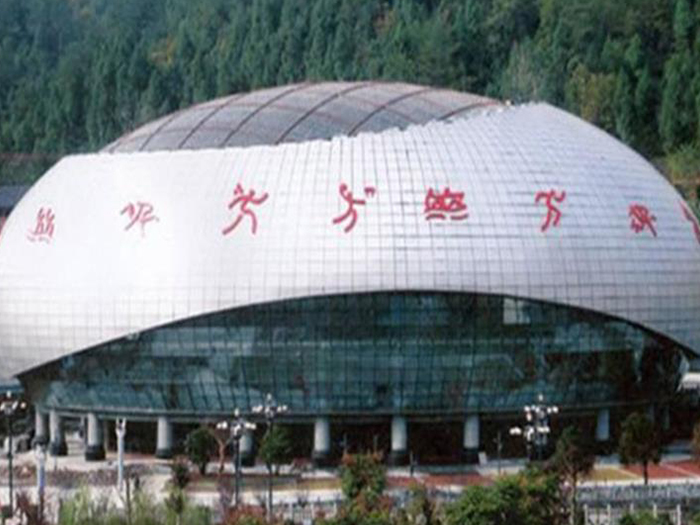 哈密体育中心球形网架加工安装